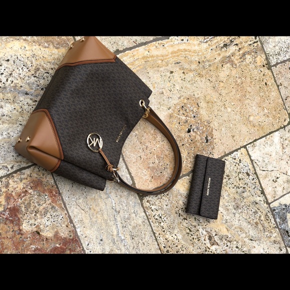 NWT Michael Kors Signature Nicole handbag&wallet - Picture 4 of 7